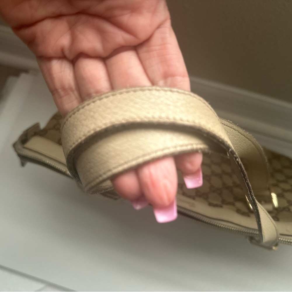 Authentic Gucci GG Canvas Tote Bag – Classic Monogram – Tan Leather Trim - Picture 6 of 15